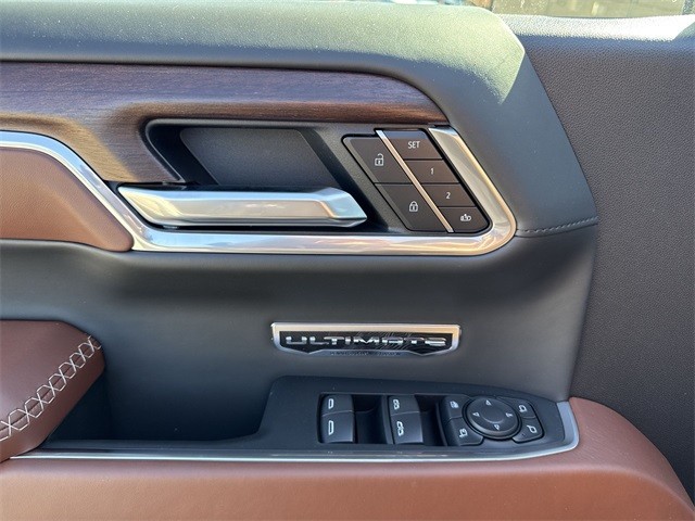 GMC Sierra 1500 Vehicle Full-screen Gallery Image 13