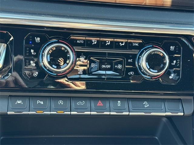 GMC Sierra 1500 Vehicle Full-screen Gallery Image 19