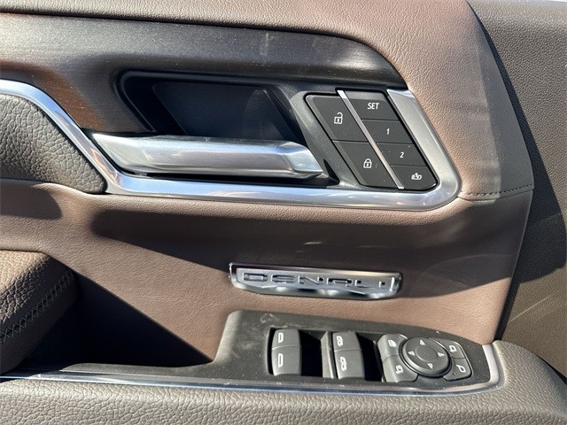 GMC Sierra 1500 Vehicle Full-screen Gallery Image 13