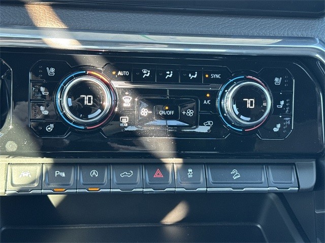 GMC Sierra 1500 Vehicle Full-screen Gallery Image 19