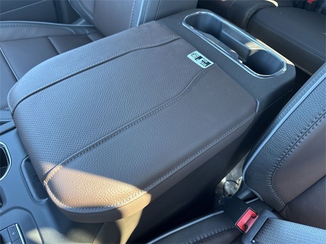 GMC Sierra 1500 Vehicle Full-screen Gallery Image 21