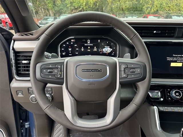 GMC Sierra 1500 Vehicle Full-screen Gallery Image 14