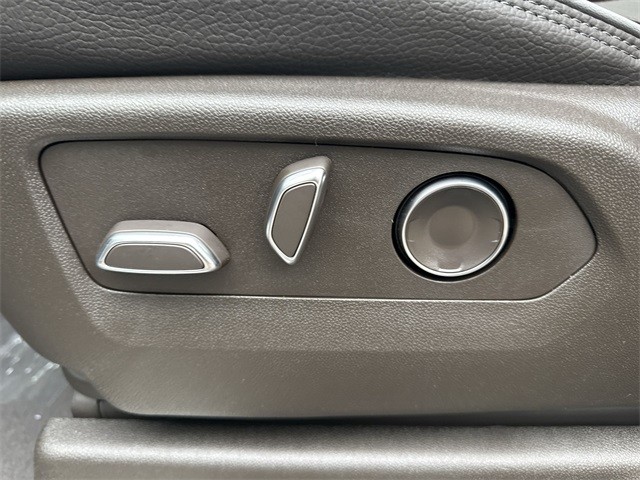 GMC Sierra 1500 Vehicle Full-screen Gallery Image 12