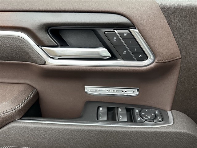 GMC Sierra 1500 Vehicle Full-screen Gallery Image 13