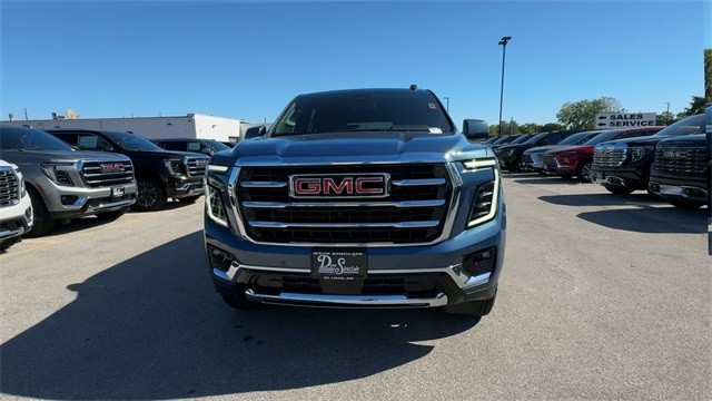 GMC Yukon Vehicle Full-screen Gallery Image 03