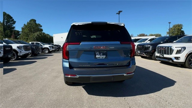 GMC Yukon Vehicle Full-screen Gallery Image 07