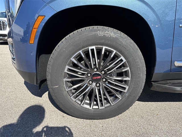 GMC Yukon Vehicle Full-screen Gallery Image 10