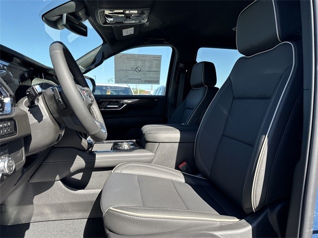 GMC Yukon Vehicle Full-screen Gallery Image 11