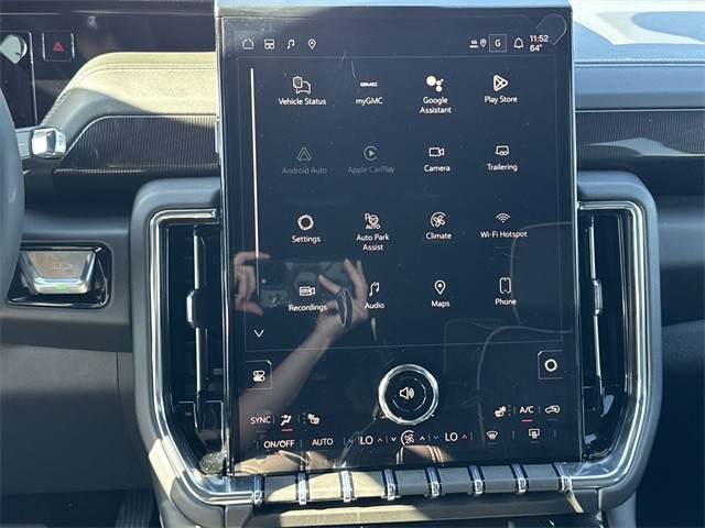 GMC Yukon Vehicle Full-screen Gallery Image 16