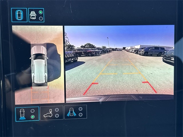 GMC Yukon Vehicle Full-screen Gallery Image 17