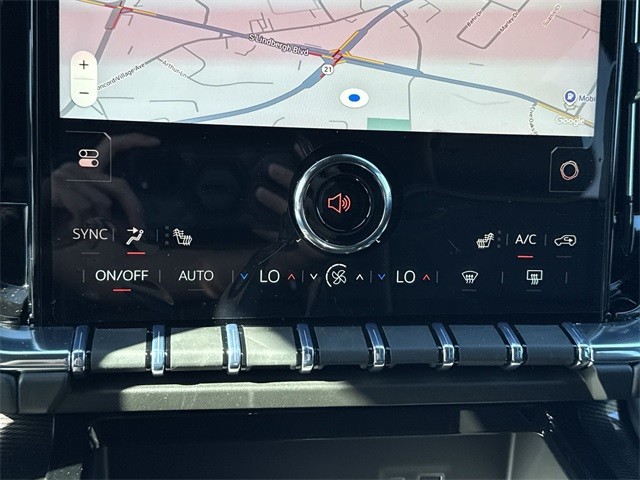 GMC Yukon Vehicle Full-screen Gallery Image 19