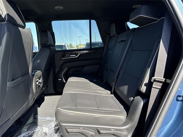 GMC Yukon Vehicle Full-screen Gallery Image 22