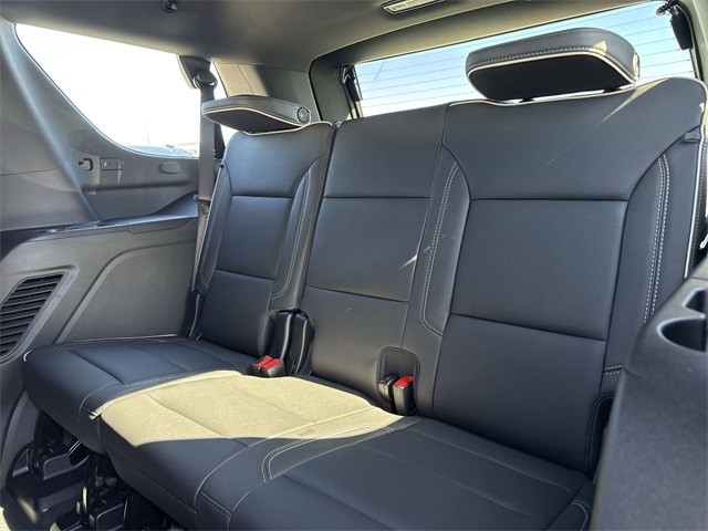 GMC Yukon Vehicle Full-screen Gallery Image 23