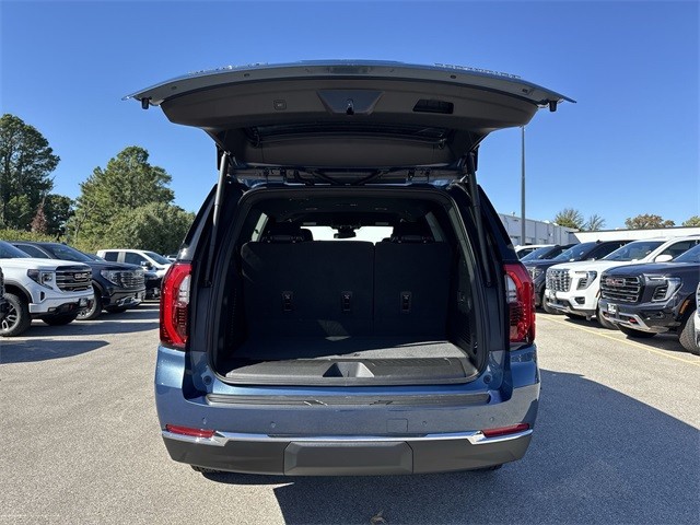 GMC Yukon Vehicle Full-screen Gallery Image 24