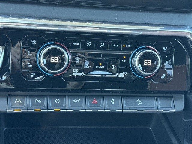 GMC Sierra 1500 Vehicle Full-screen Gallery Image 19