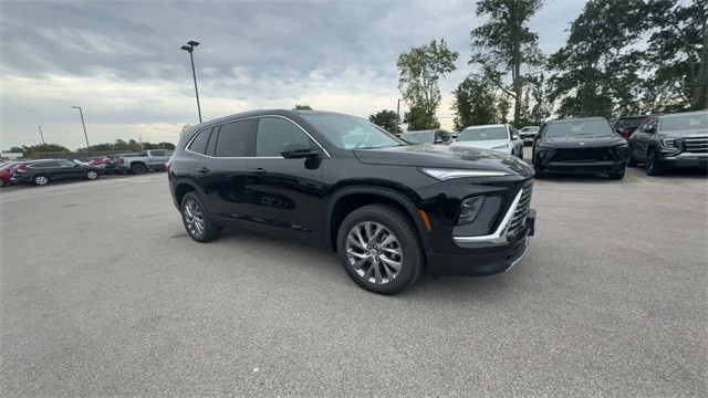 Buick Enclave Vehicle Full-screen Gallery Image 02