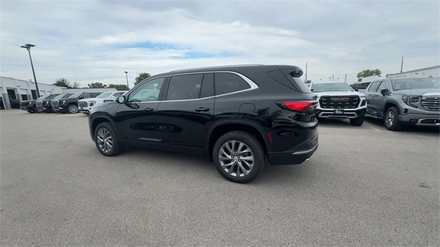 Buick Enclave Vehicle Full-screen Gallery Image 06