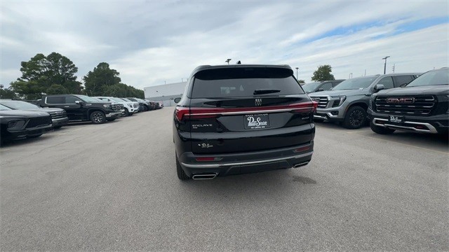Buick Enclave Vehicle Full-screen Gallery Image 07