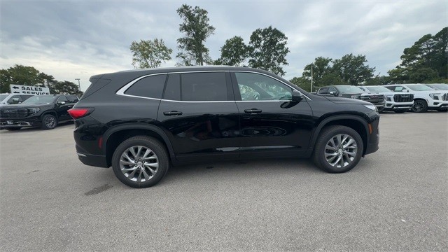 Buick Enclave Vehicle Full-screen Gallery Image 09