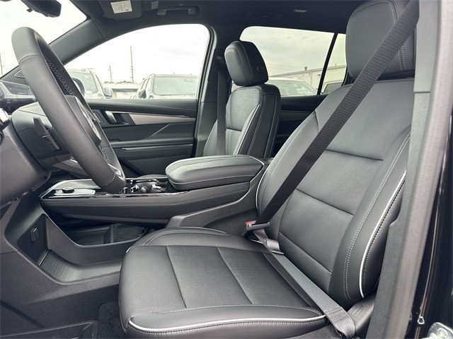 Buick Enclave Vehicle Full-screen Gallery Image 11