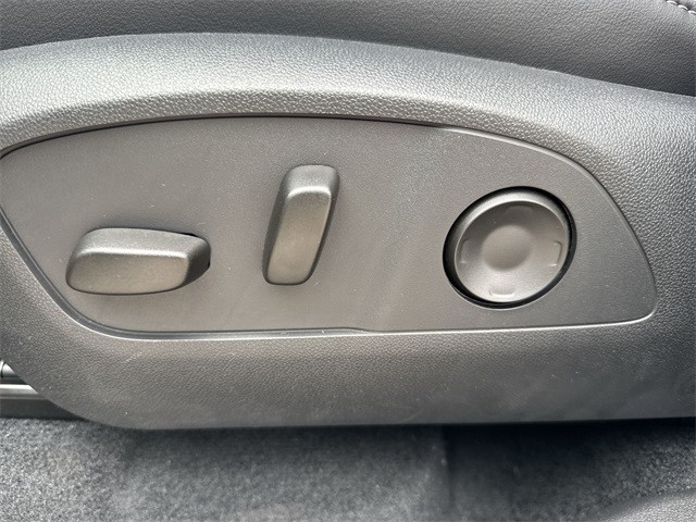 Buick Enclave Vehicle Full-screen Gallery Image 12