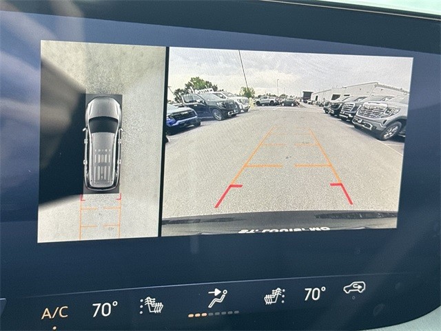 Buick Enclave Vehicle Full-screen Gallery Image 17