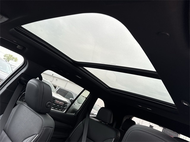 Buick Enclave Vehicle Full-screen Gallery Image 22