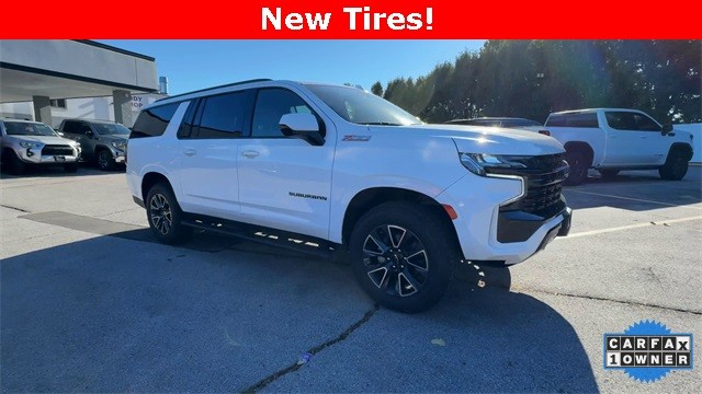 Chevrolet Suburban Vehicle Full-screen Gallery Image 02