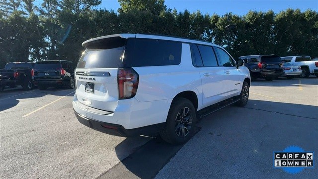 Chevrolet Suburban Vehicle Full-screen Gallery Image 10