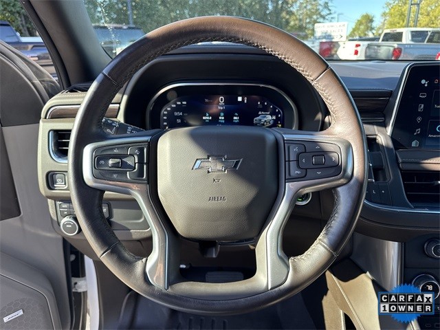 Chevrolet Suburban Vehicle Full-screen Gallery Image 14