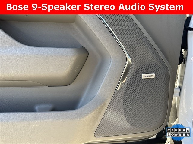 Chevrolet Suburban Vehicle Full-screen Gallery Image 27