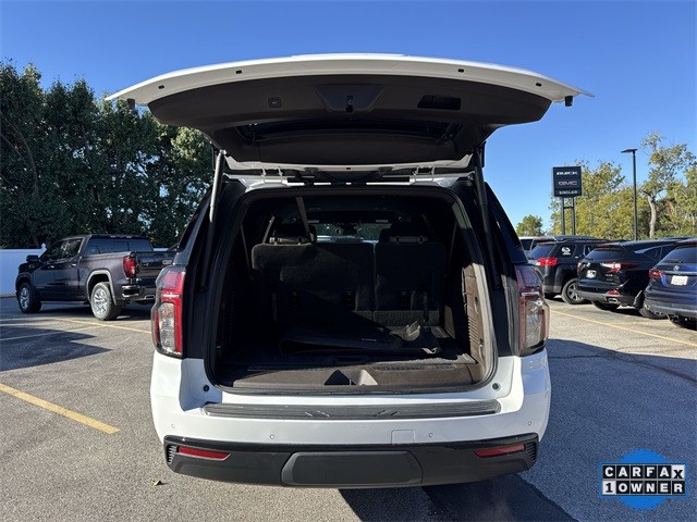 Chevrolet Suburban Vehicle Full-screen Gallery Image 29