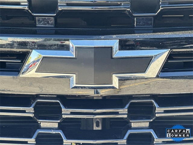 Chevrolet Suburban Vehicle Full-screen Gallery Image 34