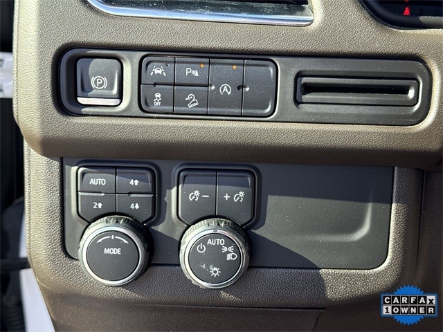 Chevrolet Suburban Vehicle Full-screen Gallery Image 38