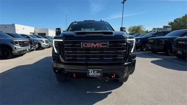 GMC Sierra 2500HD Vehicle Full-screen Gallery Image 03