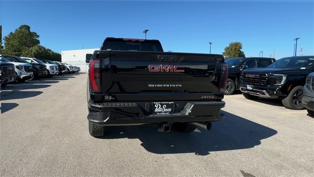 GMC Sierra 2500HD Vehicle Full-screen Gallery Image 07