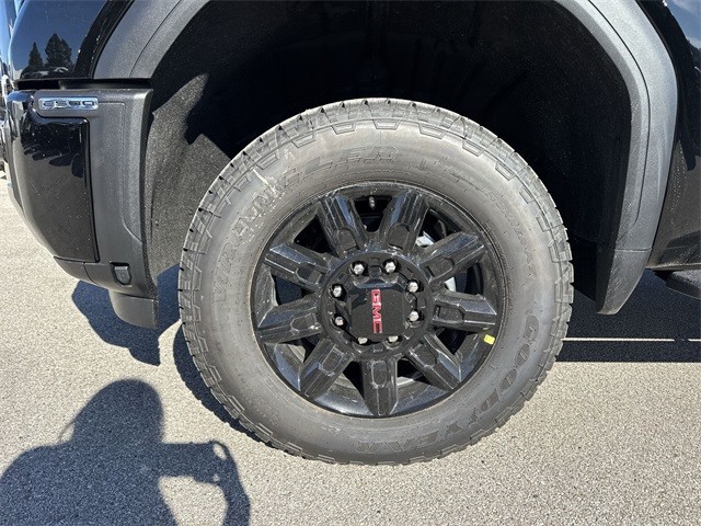 GMC Sierra 2500HD Vehicle Full-screen Gallery Image 10