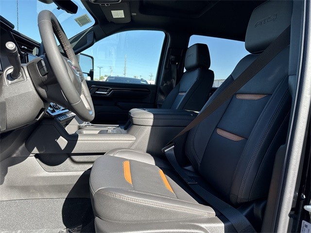 GMC Sierra 2500HD Vehicle Full-screen Gallery Image 11