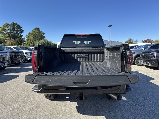 GMC Sierra 2500HD Vehicle Full-screen Gallery Image 24