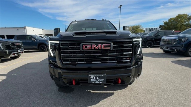 GMC Sierra 2500HD Vehicle Full-screen Gallery Image 03