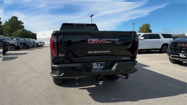 GMC Sierra 2500HD Vehicle Full-screen Gallery Image 07