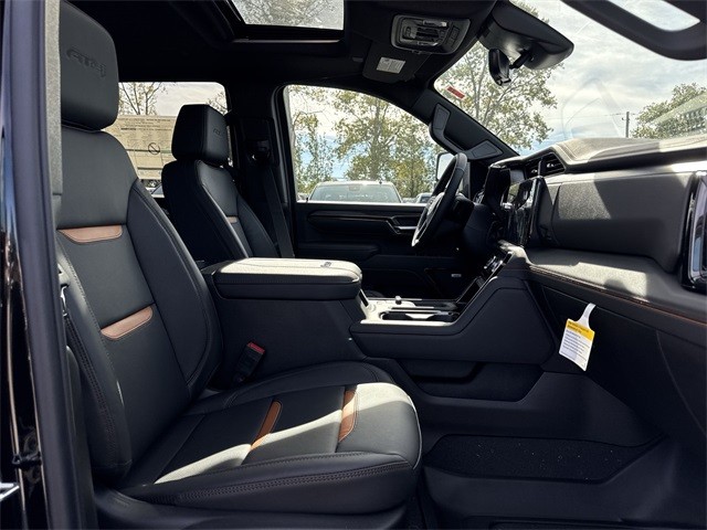 GMC Sierra 2500HD Vehicle Full-screen Gallery Image 25