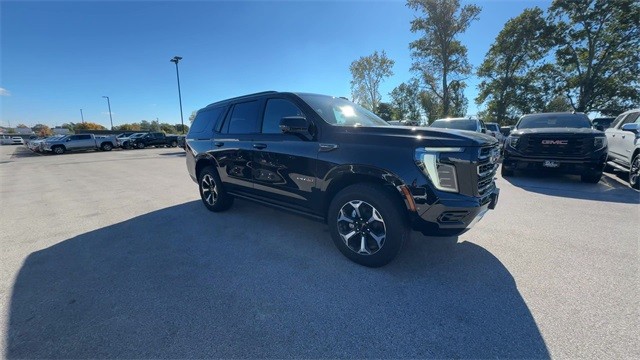 GMC Yukon Vehicle Full-screen Gallery Image 02