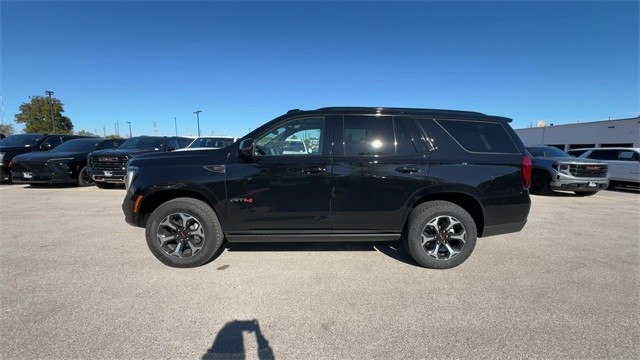 GMC Yukon Vehicle Full-screen Gallery Image 05