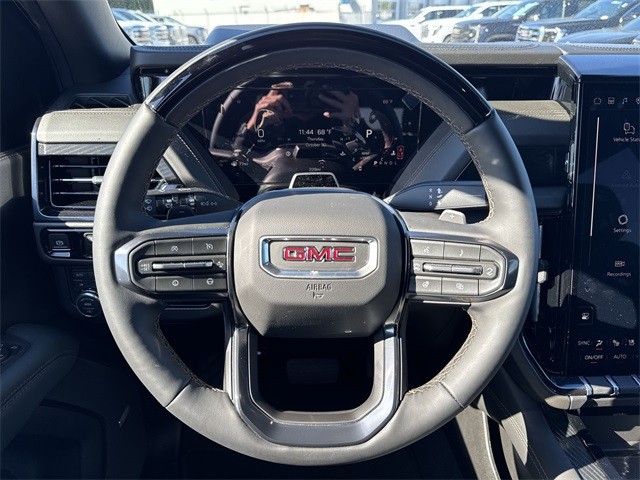 GMC Yukon Vehicle Full-screen Gallery Image 14