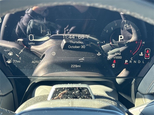 GMC Yukon Vehicle Full-screen Gallery Image 15