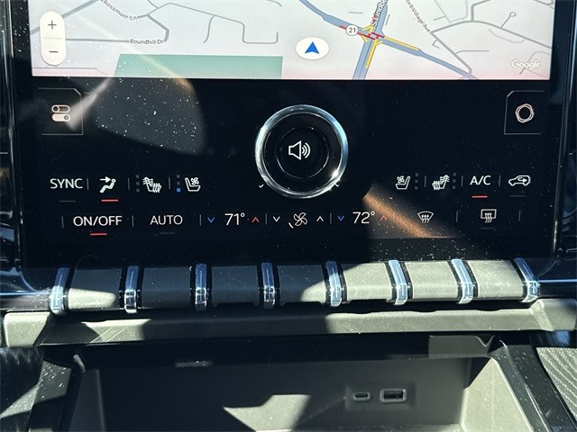 GMC Yukon Vehicle Full-screen Gallery Image 19