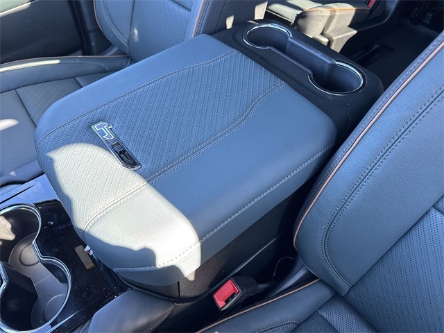 GMC Yukon Vehicle Full-screen Gallery Image 21