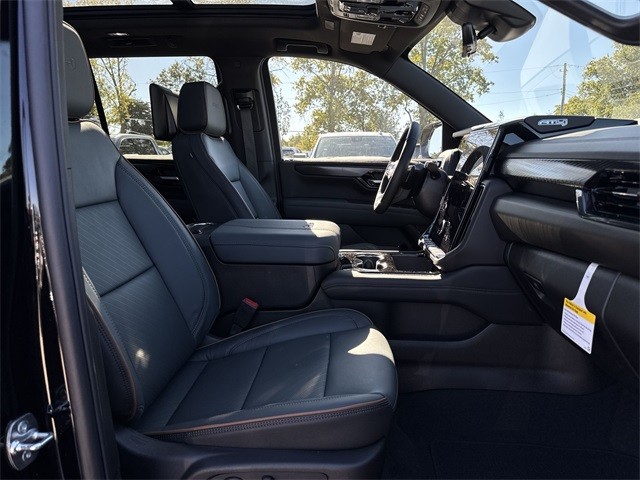 GMC Yukon Vehicle Full-screen Gallery Image 25