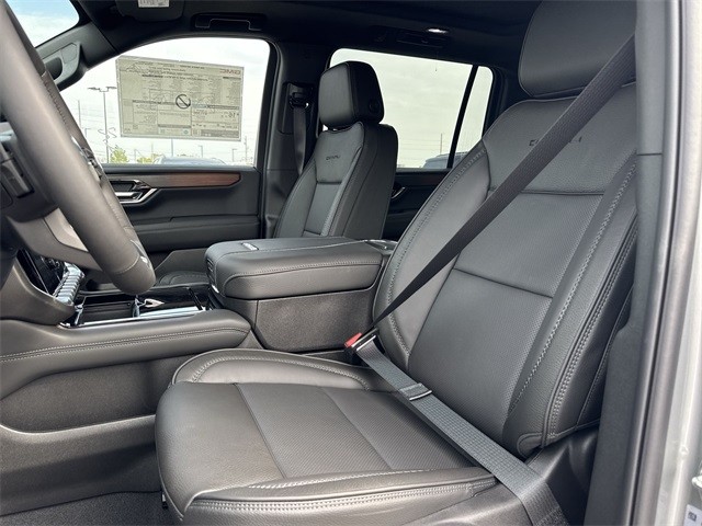 GMC Yukon XL Vehicle Full-screen Gallery Image 11